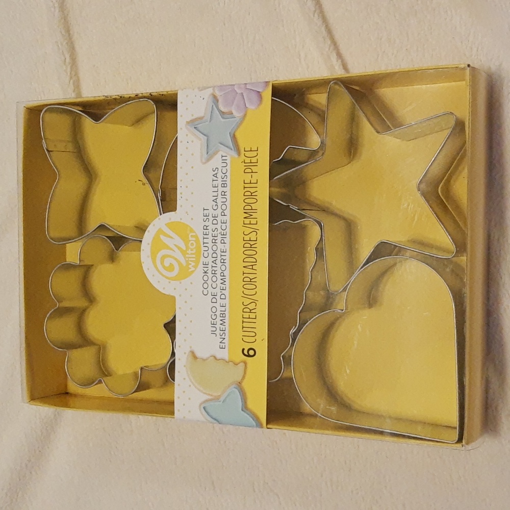 Wilton Cookie Cutters set of 6